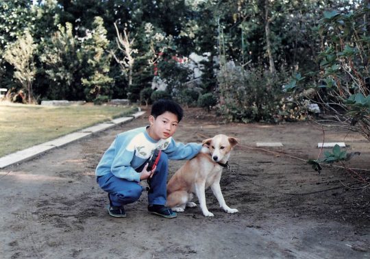 子供時代愛犬と一緒に撮影